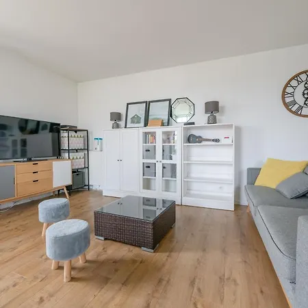 Superb Family Duplex Clos To Disneyland Apartment