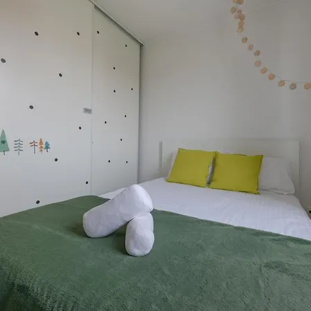 Superb Family Duplex Clos To Disneyland Apartment